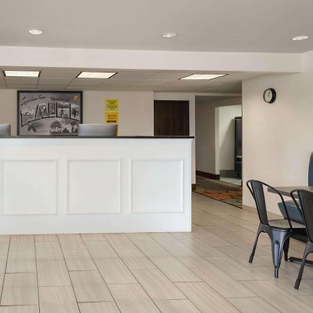 Super 8 By Wyndham Portland/Westbrook Area Hotel Luaran gambar
